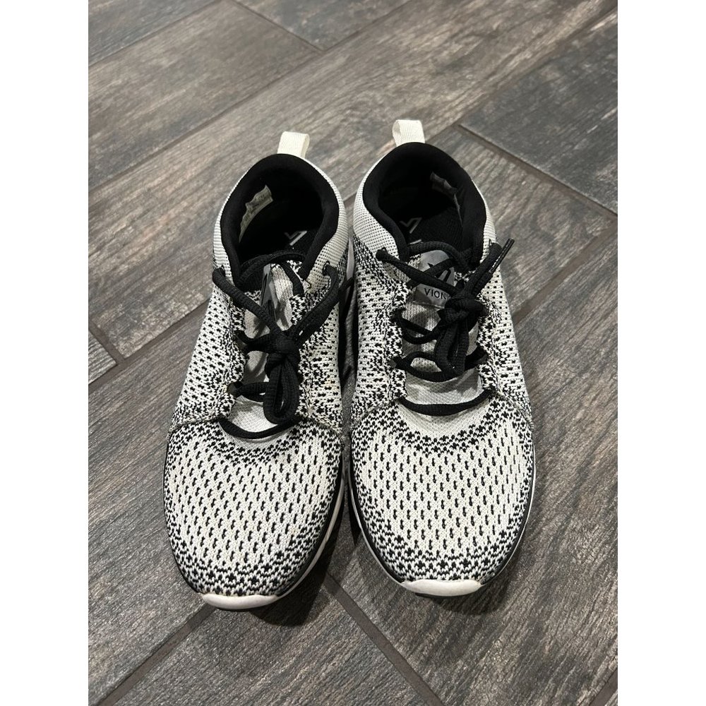GENTLY USED VIONIC 335 SIERRA/ASR 1358 SNEAKERS